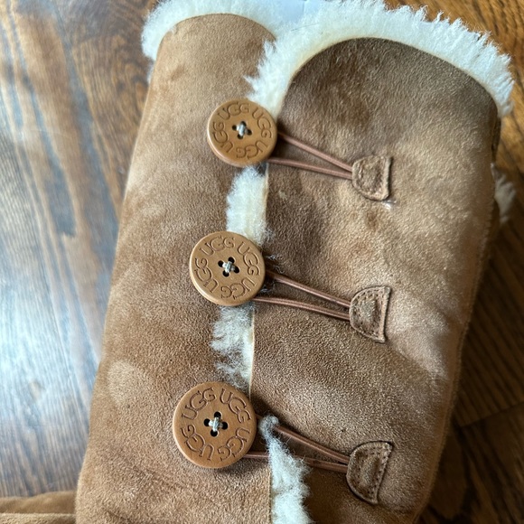 *UGG AUSTRALIA* Bailey Button Triplet Ugg boot sz 9 Excellent Used Condition - Picture 7 of 9